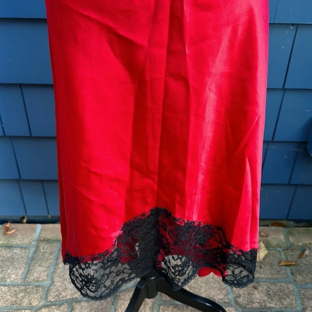 ♥️🖤♥️ Victoria’s Secret red satin with black lace nightgown small slip dress
